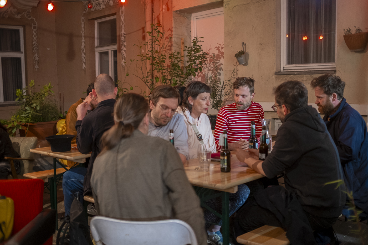 AMRO24 Exhibitions "AMRO Nightline #1 / @DH5", by Martin Gius & Sarah Groff Hennigh-Palermo & David Miller & DH5 Senior*innen Chor